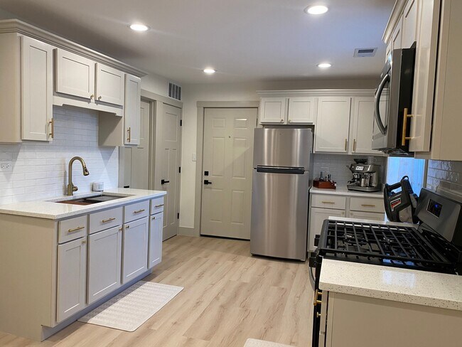 Photo - 3126 W 38th St Unit 1r