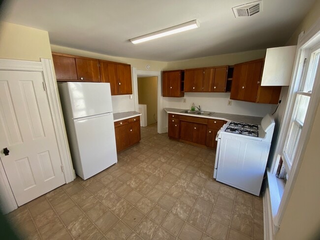 Photo - 608 S Main St Unidad C