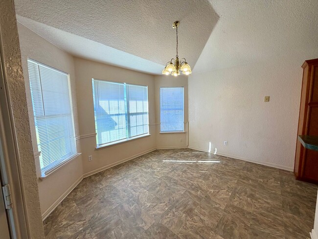 Photo - 2202 Amethyst Dr