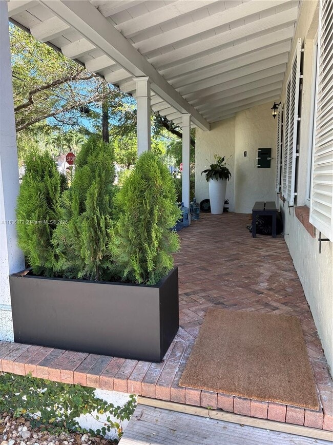 Photo - 1710 Segovia St