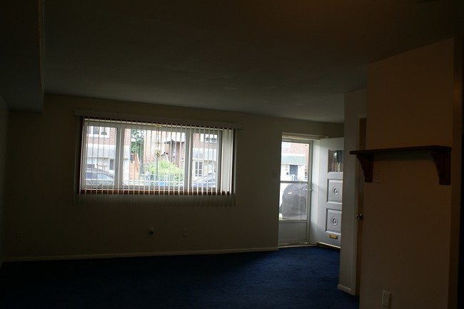 Building Photo - 2141 Benson St Unit 1 Rental