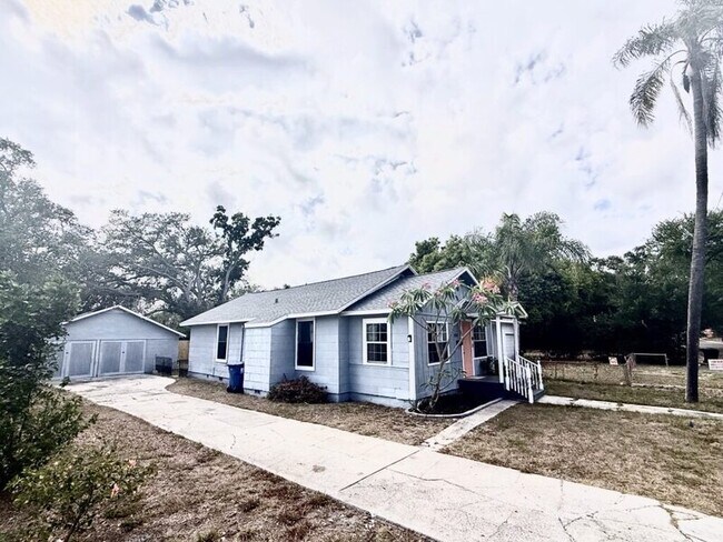 Photo - 2425 Auburn St S