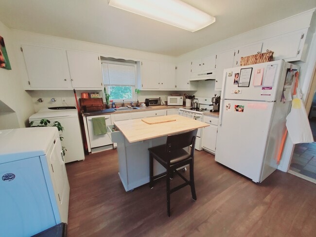 Building Photo - 47 Whitmore Ln Unit 3