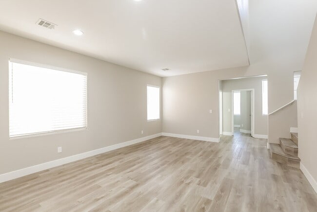 Photo - 8052 Severn Valley St