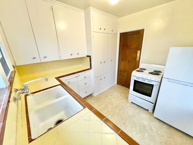 Photo - Ten-O-Five Anhalt Apartments