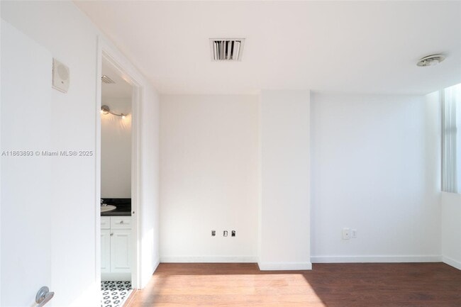 Photo - 2200 NE 4th Ave Unit 807