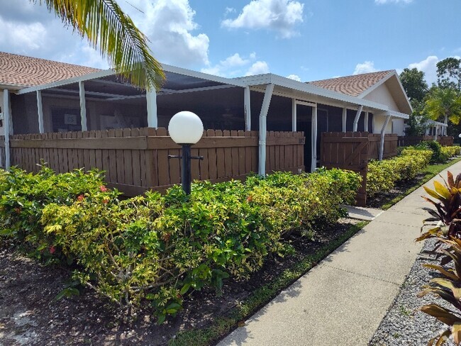 Building Photo - 15610 Crystal Lake Dr Rental