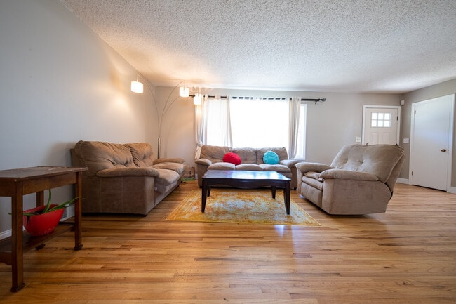 Photo - 9924 Columbus Ave S