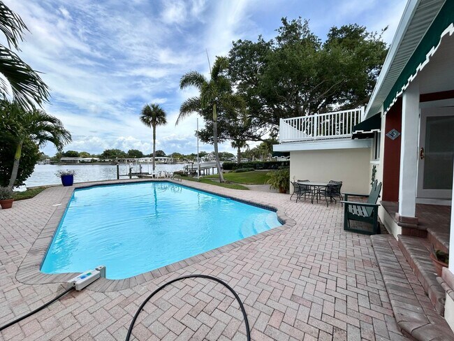 Photo - Classic waterfront Snell Isle Estates 3 Be...