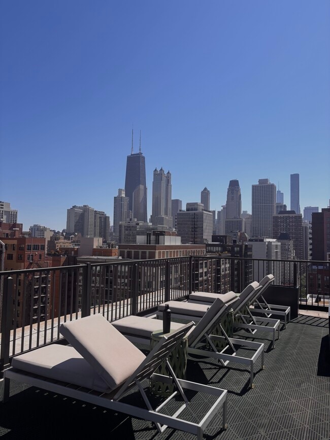 Photo - 1300 N Dearborn St