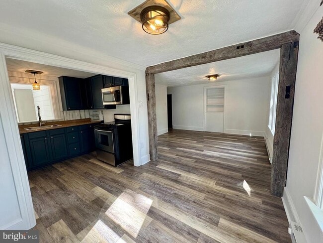 Photo - 14 W Main St