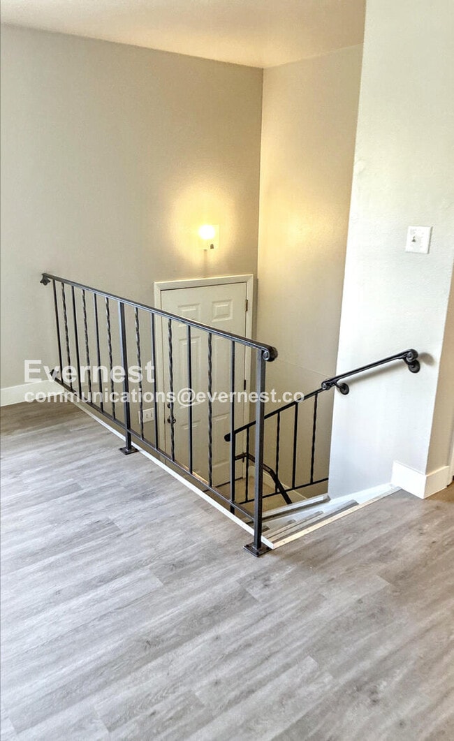 Photo - 2430 W Stuart St