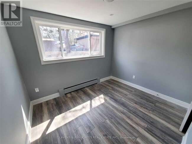 Photo - 19 Charlemagne Dr Unit Lower