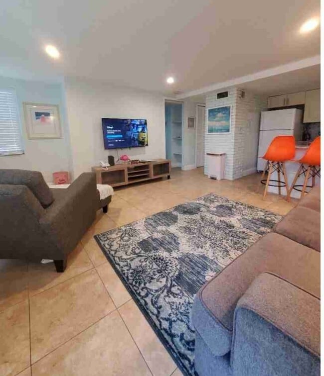 Photo - 700 SE 14th Ct Unit 3
