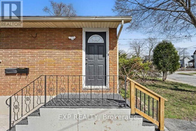 Photo - 148 Young St