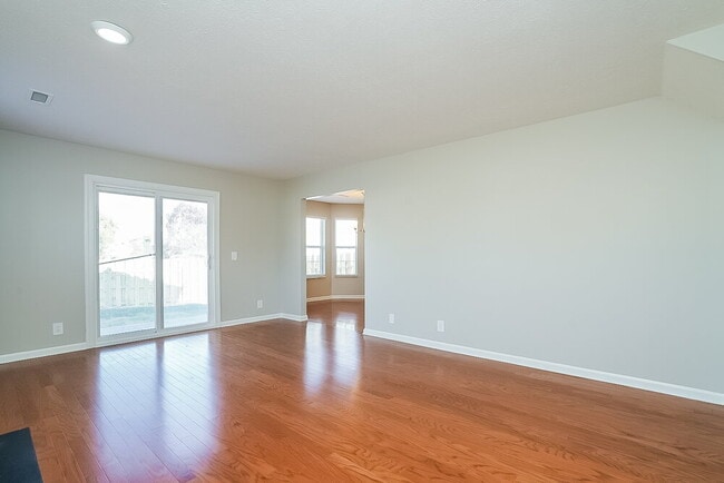 Photo - 901 Bexhill Ct S