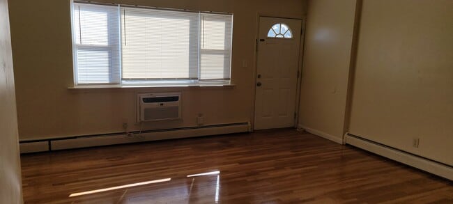 Photo - 118 East 24th St Apartments