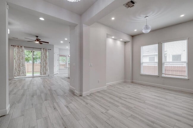 Photo - 14921 Iveans Way