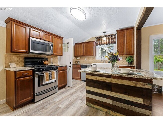 Photo - 5 Bedroom Farmhouse on .95 Acres with ADU