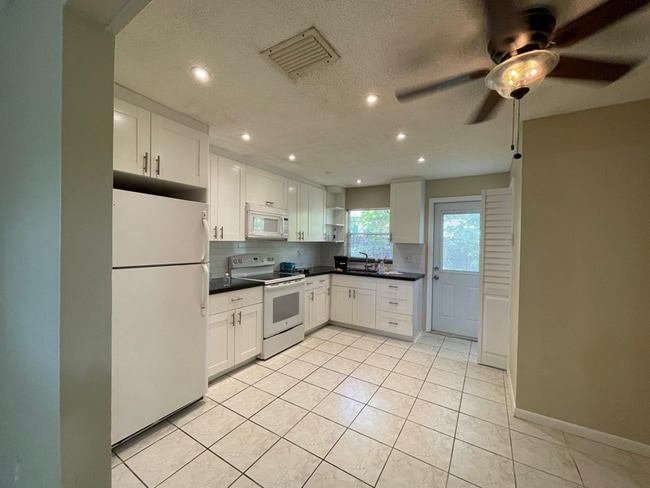 Photo - 4671 SW 66th Ave