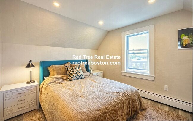 Photo - 482 Broadway