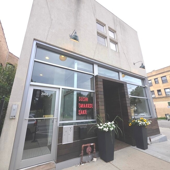 Building Photo - 2456 N California Ave Unit 2R