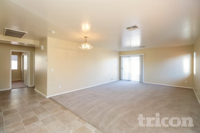 Photo - 10410 W Pioneer St