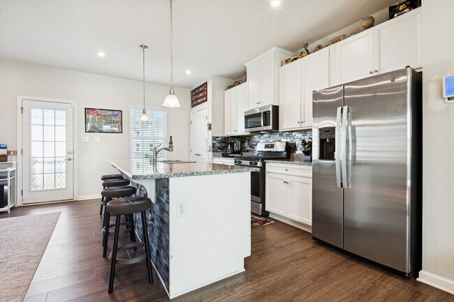 Photo - Chesapeake, 3 bedrooms, End Unit- Quick Mo...