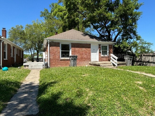 Building Photo - 932 N Leland Ave
