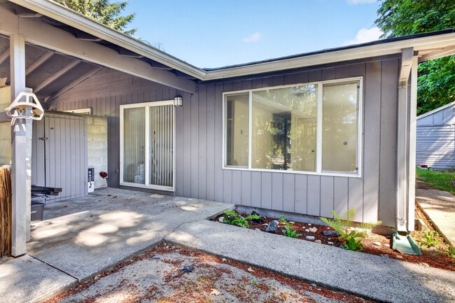Renovated 2 bedroom Duplex
