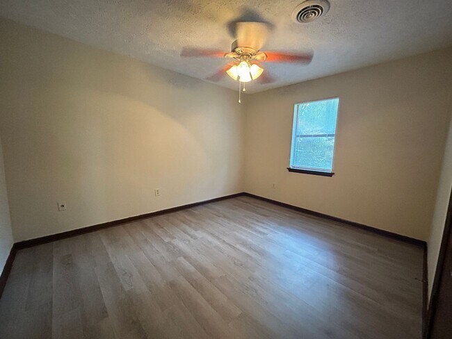 Photo - 125/127 Alden Ct Unit 127 Alden Ct