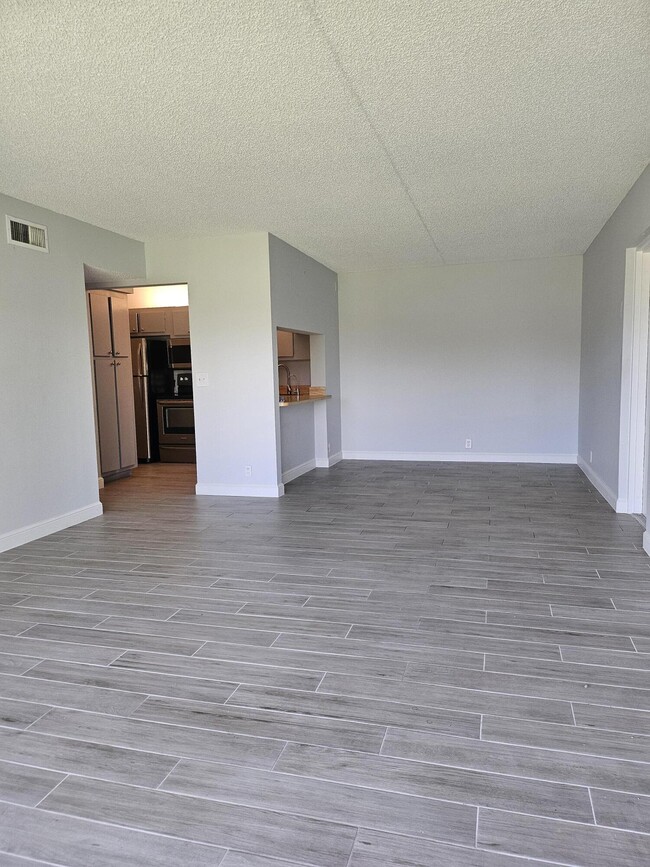 Photo - 811 Sky Pine Way Unit F2