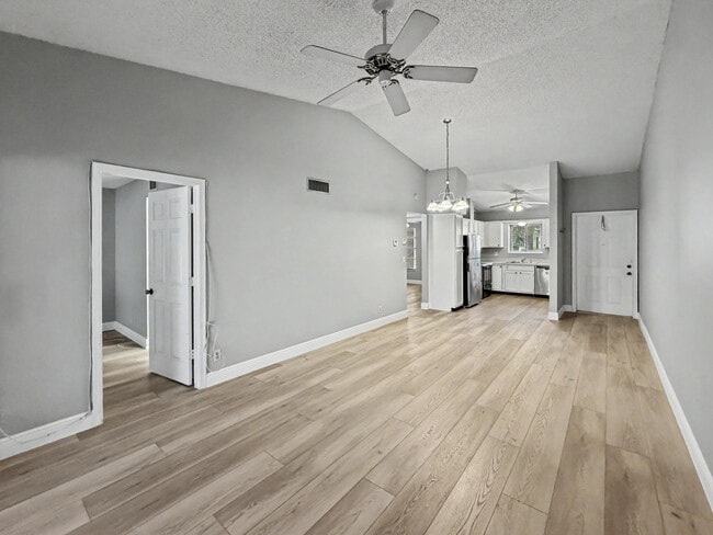 Building Photo - 330 Palmwood Pl Unit 210