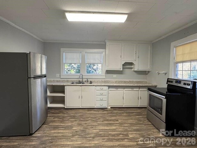 Photo - 70 Crowell Dr NW