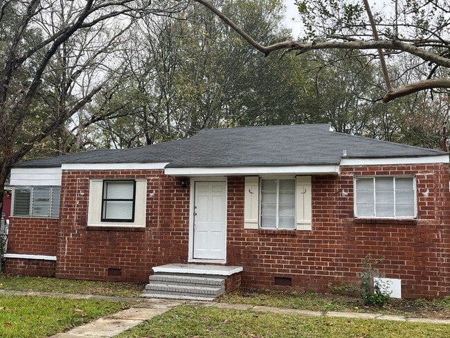 Building Photo - 922 Harbison Dr