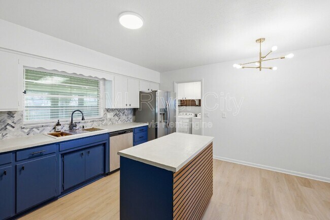 Photo - 2860 Cedarcrest Dr