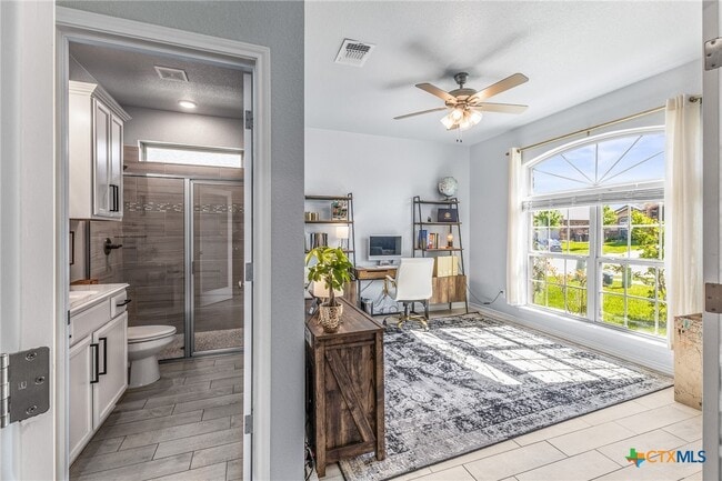 Photo - 5107 La Piedra Ln