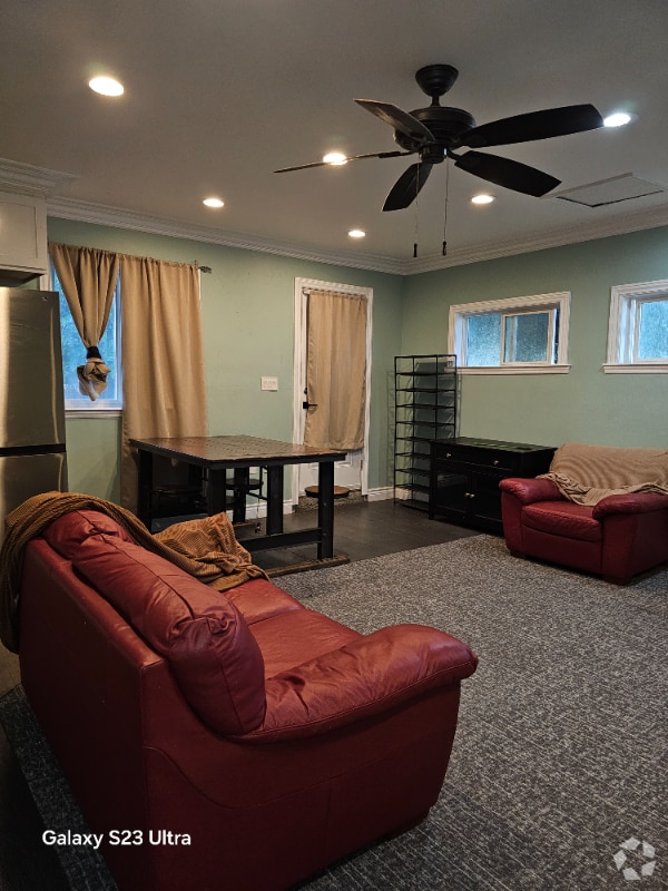 Building Photo - 3800 Hillsdale Dr Rental