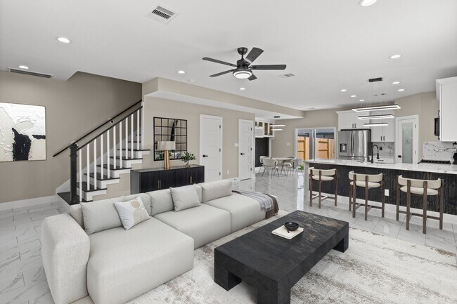 Building Photo - 7927 Colonial Ln