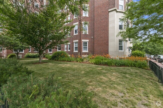 Building Photo - 55 Magazine St Unit #1 Rental