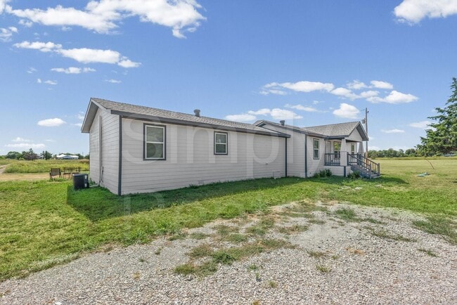 Photo - 401 Mcilrath Rd