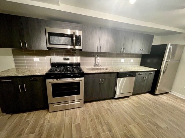 Photo - 1947 W Sunnyside Ave Unit GDN