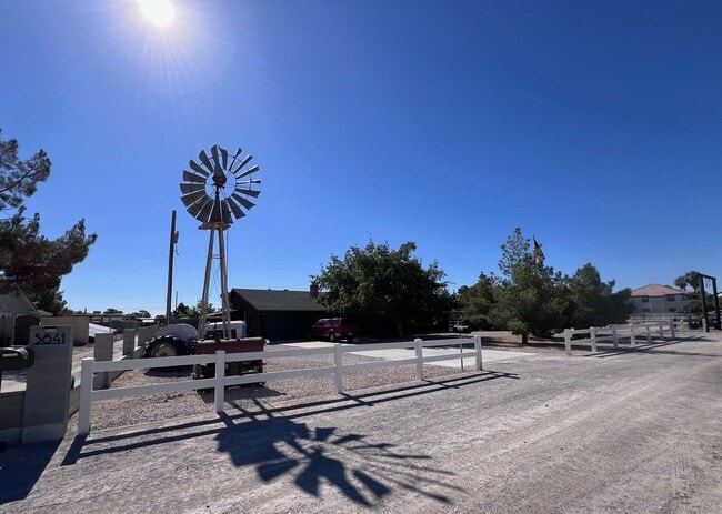 Northwest Valley Horse Property with Stalls - Northwest Valley Horse Property with Stalls House
