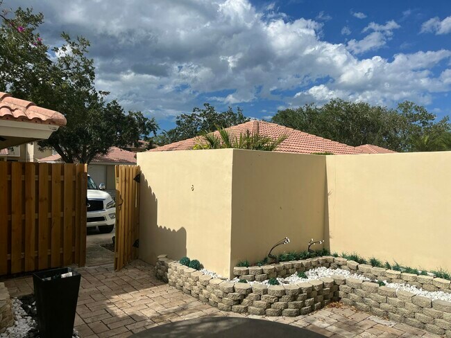 Photo - 127 Old Meadow Way