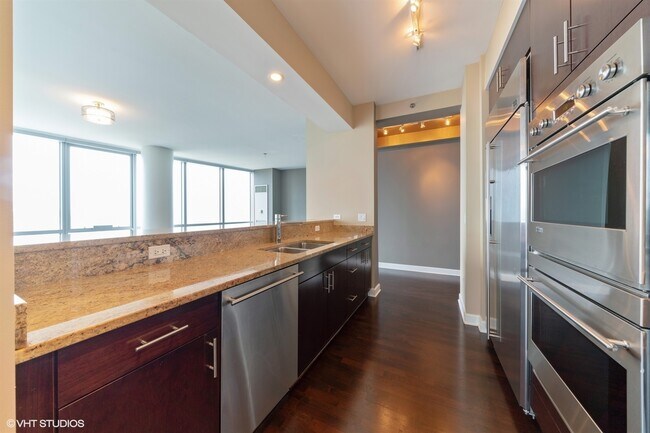 Photo - 1211 S Prairie Ave Unit 4805