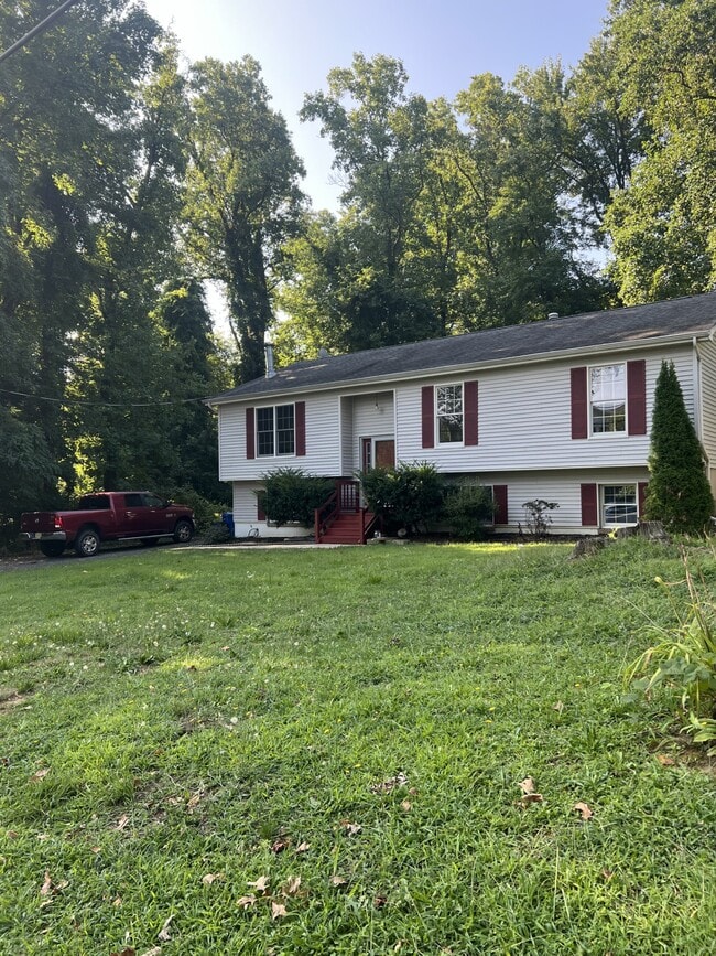 Building Photo - 51 Powell Ave