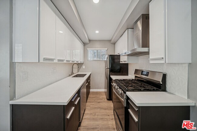 Photo - 252 S New Hampshire Ave Unidad 4