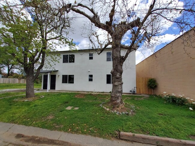 1617 Elm St