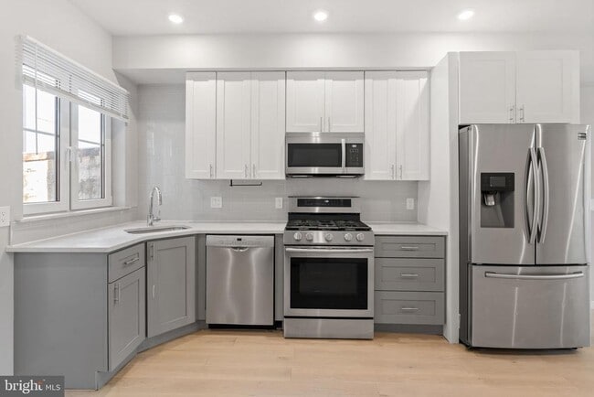 Photo - 2142 Master St