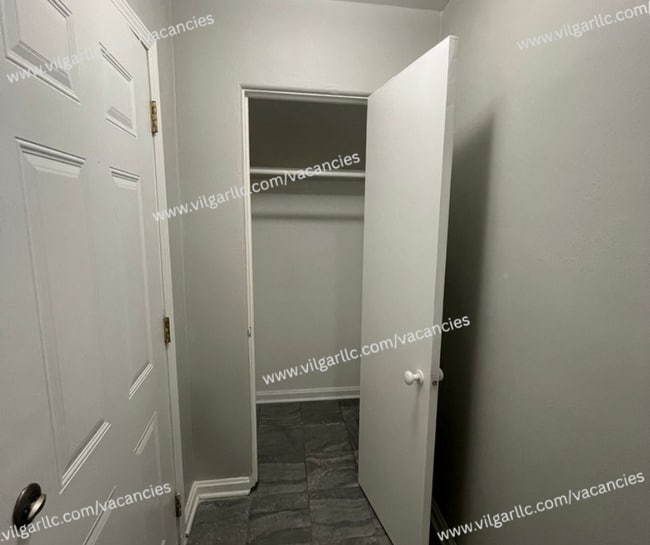 Photo - Spacious & Updated 2 large bedrooms & 2 fu...